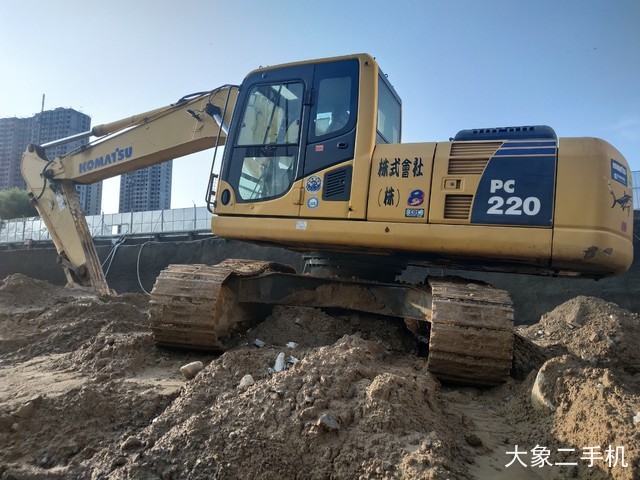 小松 PC220-8 挖掘机