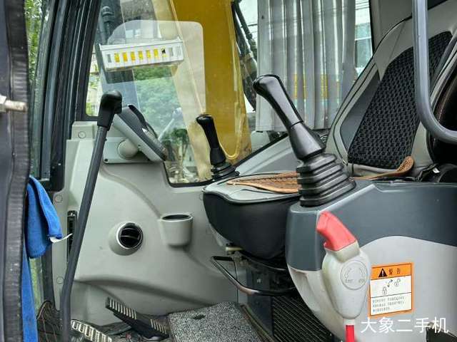 徐工 XE75D 挖掘机