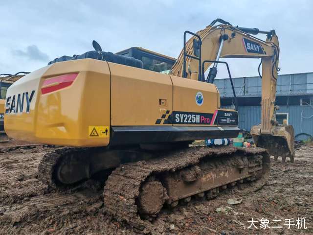 三一重工 SY225C 挖掘机