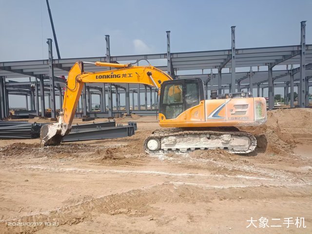 龙工 LG6225E 挖掘机