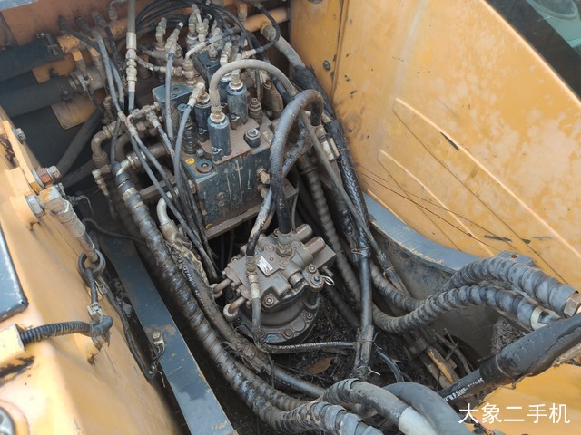 现代 R150LC-9 挖掘机