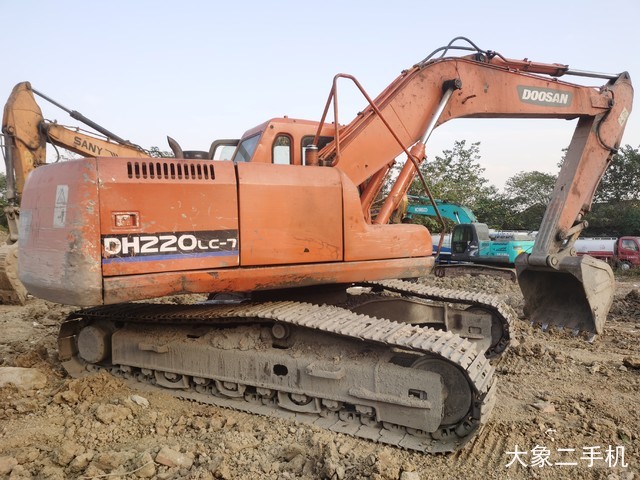 斗山 DH220-7 挖掘机