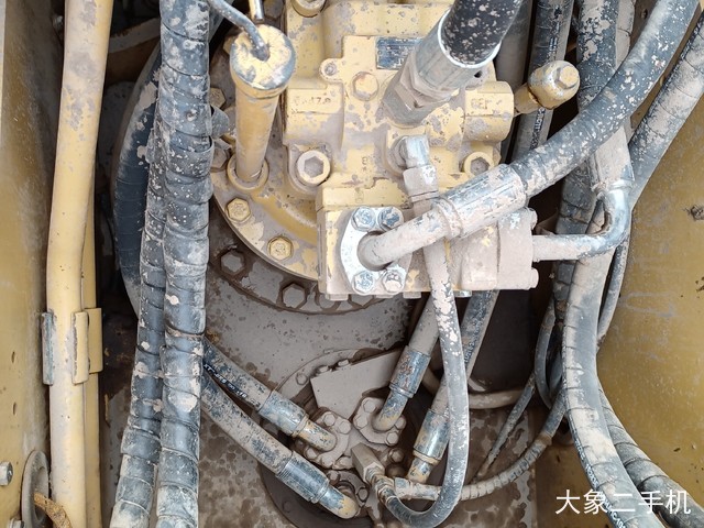 卡特彼勒 323D2L 挖掘机