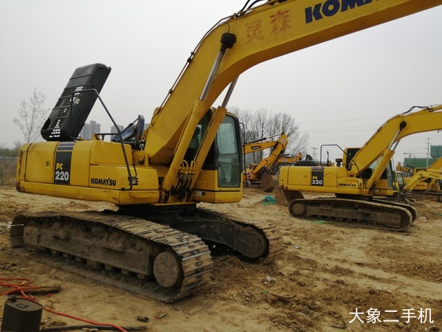 小松 PC220-8M0 挖掘机