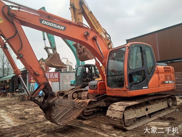 斗山 DX150LC 挖掘机