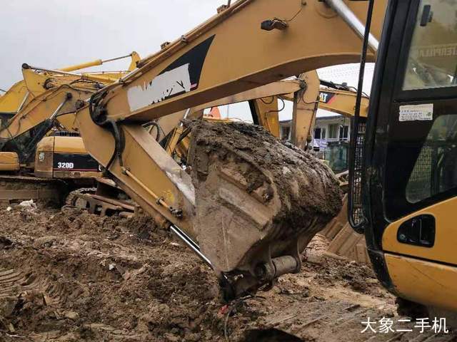 卡特彼勒 320C 挖掘机