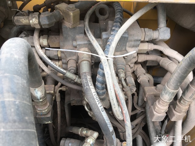 山东临工 LG6135E 挖掘机