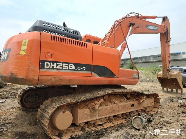 斗山 DH225LC-9 挖掘机