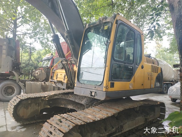 沃尔沃 EC210B 挖掘机