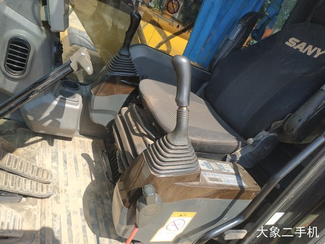 三一重工 SY135C-8 挖掘机