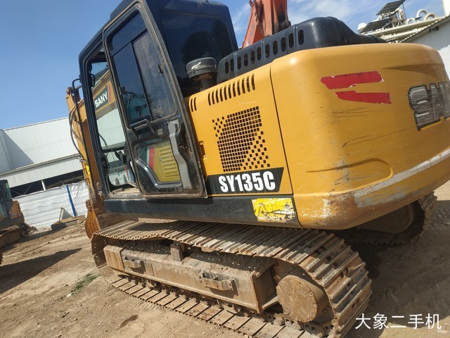 三一重工 SY135C-8 挖掘机