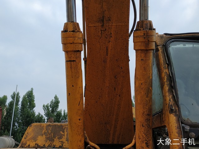 现代 R220-5 挖掘机