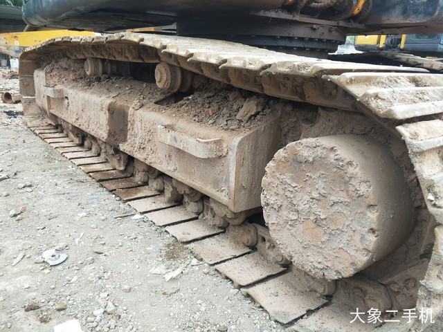 现代 R215-9 挖掘机