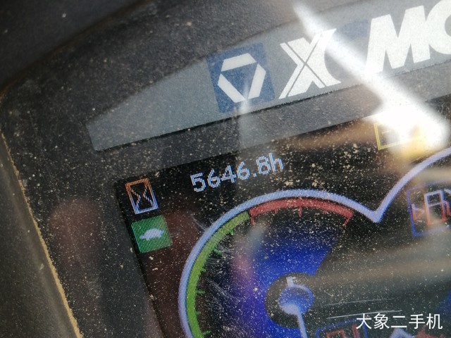 徐工 XE215C 挖掘机