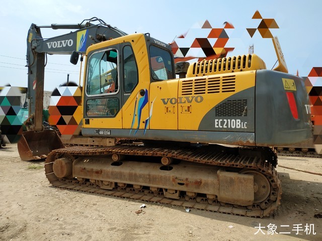 沃尔沃 EC210BLC 挖掘机