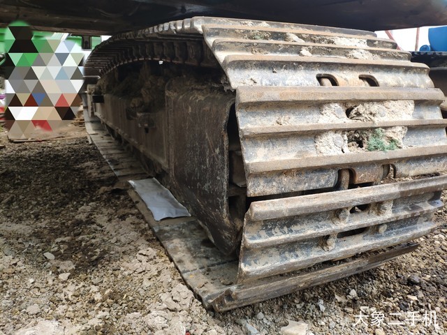 现代 R225LC-7 挖掘机