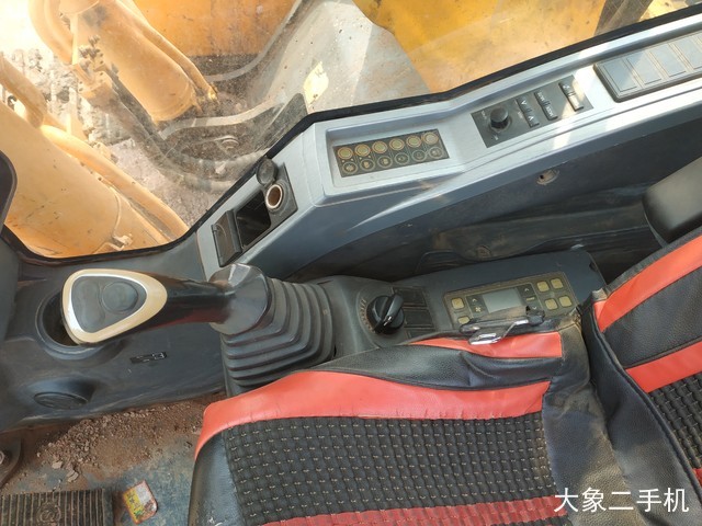 现代 R215-9C 挖掘机