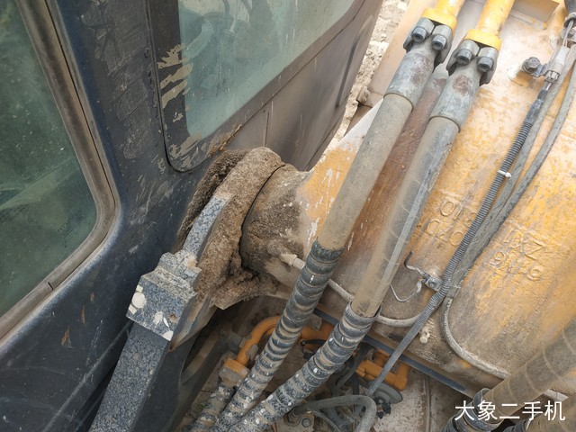 现代 R225LC-7 挖掘机