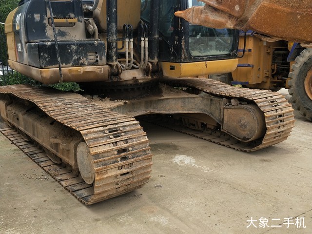 卡特彼勒 323DL 挖掘机