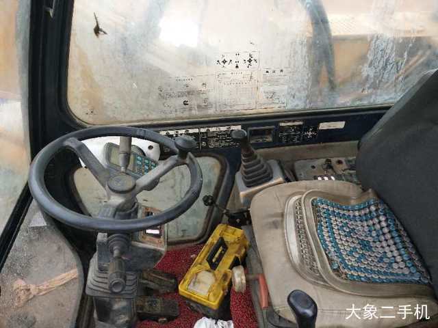 现代 R130LC-5 挖掘机