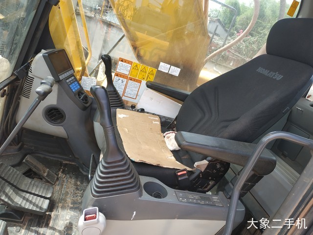 小松 PC240LC-8M0 挖掘机