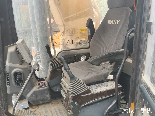 三一重工 SY215C-9 挖掘机
