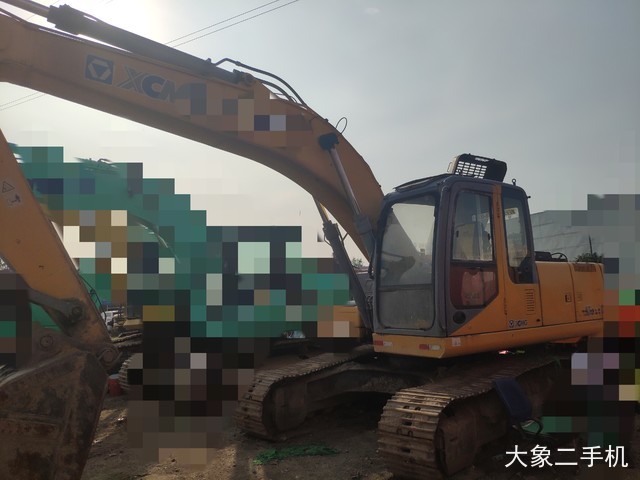 徐工 XE215C 挖掘机