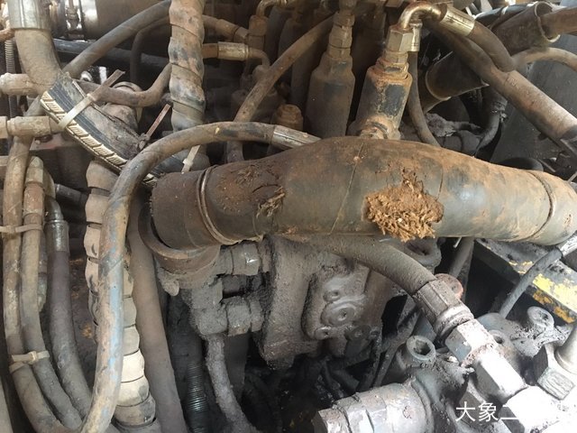 徐工 XE150D 挖掘机