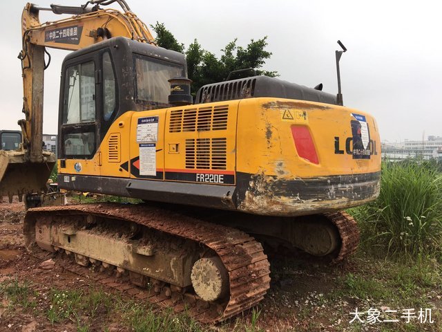 雷沃重工 FR220E 挖掘机