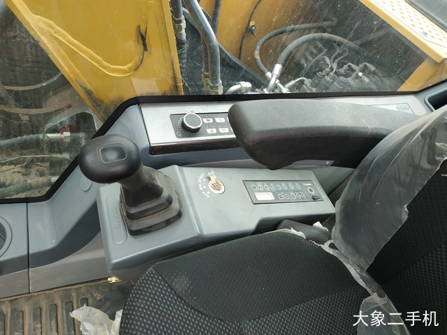 徐工 XE150D 挖掘机