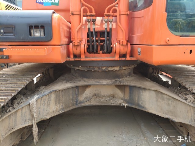 斗山 DX225LC 挖掘机