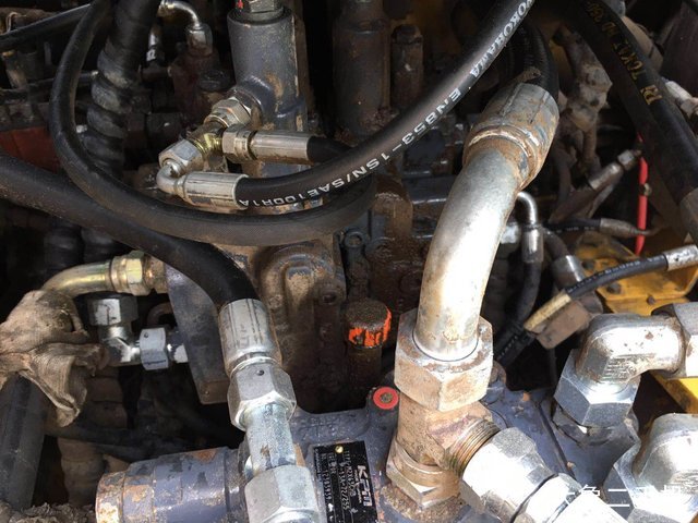 徐工 XE150D 挖掘机