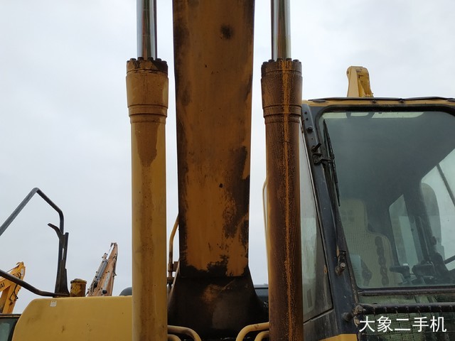 小松 PC240LC-8 挖掘机