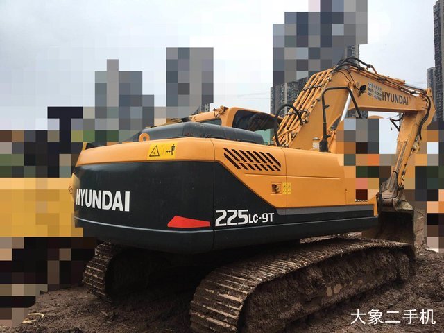 现代 R225LC-9T 挖掘机