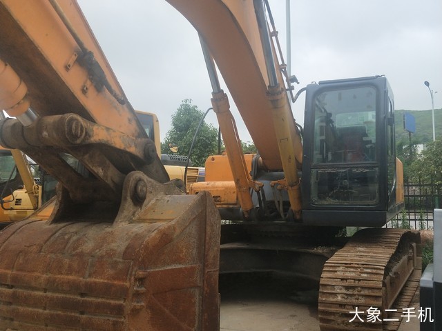 现代 R335LC-7 挖掘机