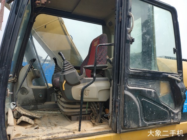 卡特彼勒 323DL 挖掘机