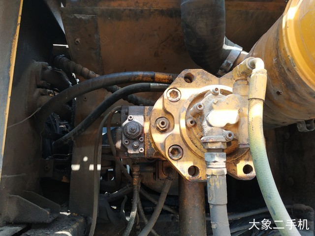 现代 R220LC-5 挖掘机