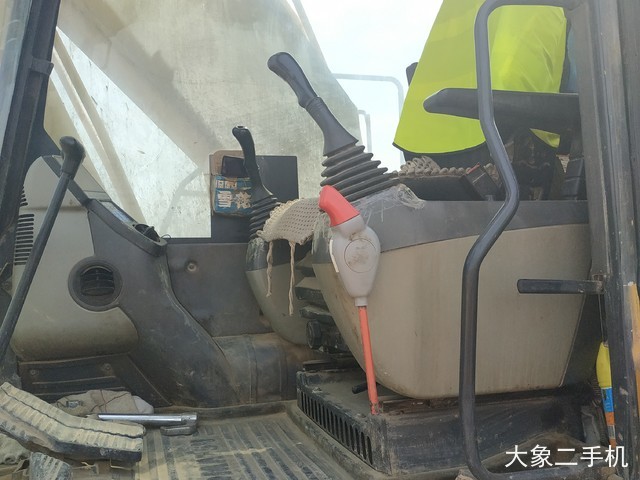 小松 PC220-8 挖掘机