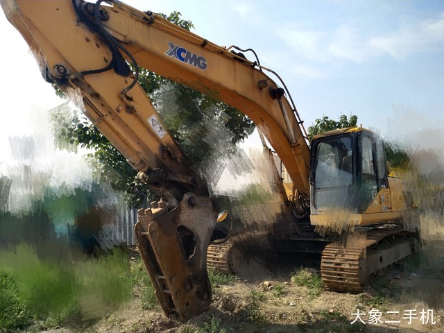 徐工 XE260C 挖掘机