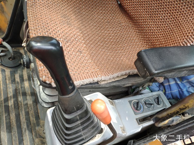 现代 R210W-5 挖掘机