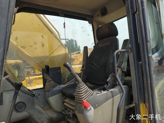 小松 PC200-8 挖掘机