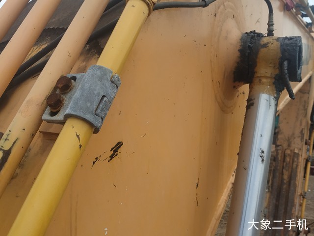 现代 R215-9 挖掘机