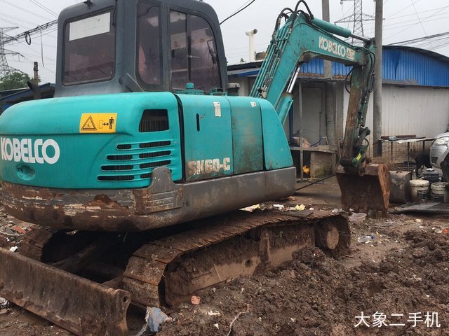 神钢 SK55-C 挖掘机