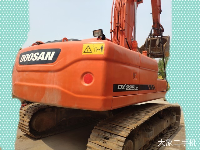 斗山 DX225LC 挖掘机