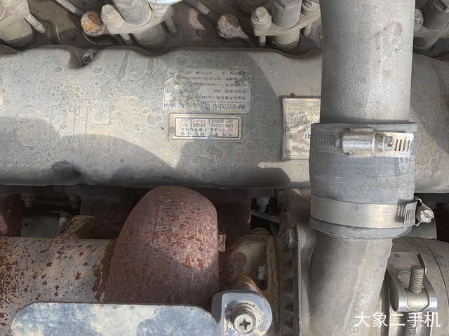 现代 R215-7 挖掘机