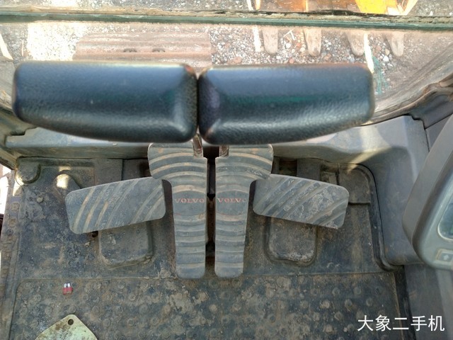 沃尔沃 EC210B 挖掘机