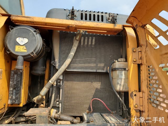 现代 R150LC-9 挖掘机