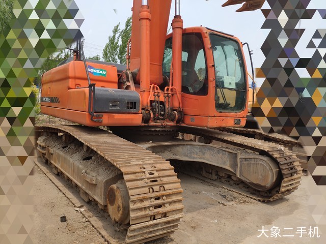 斗山 DX300LC 挖掘机
