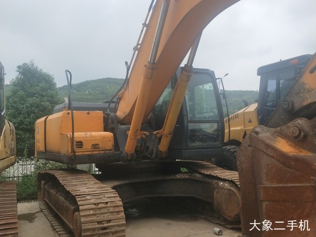 现代 R335LC-7 挖掘机