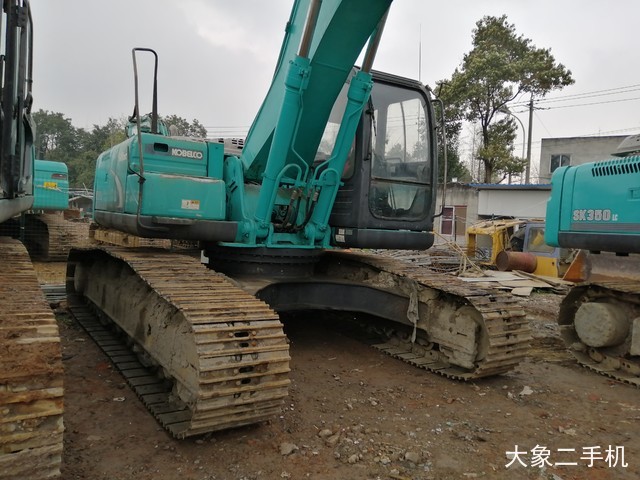 神钢 SK260LC-8 挖掘机